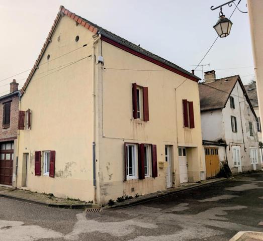 Maison 75 m², 2 chambres, un bureau et un garage.