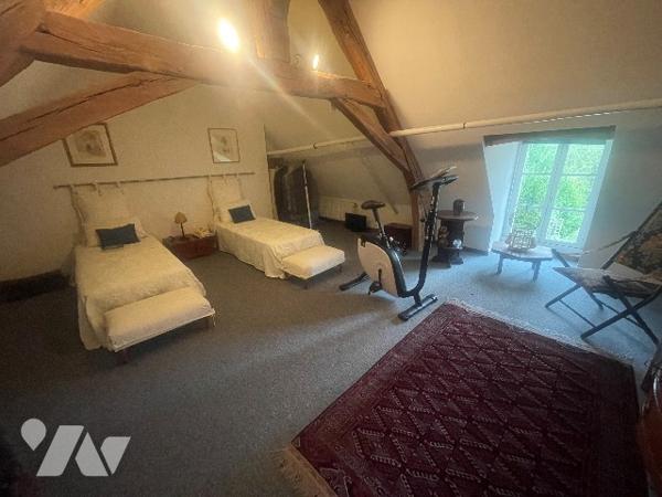 À MONT-PRES-CHAMBORD