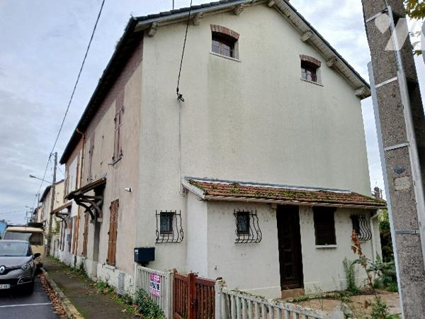 UNE MAISON D'HABITATION