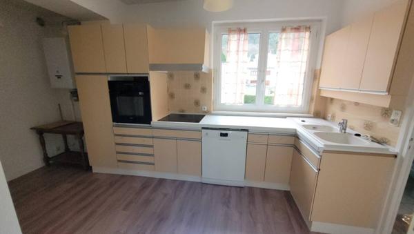 Appartement à louer 3 pièces de 83 m²