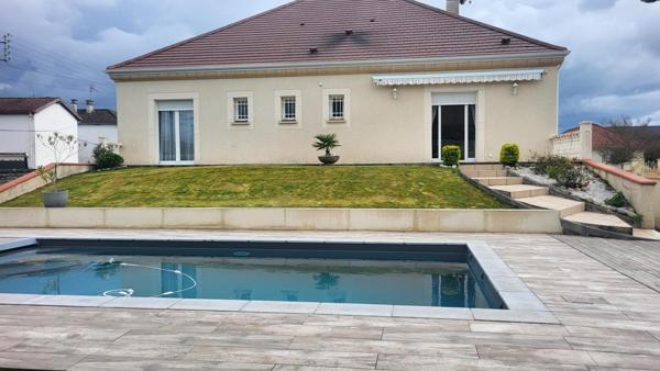 grande maison familiale avec piscine proche de Pau