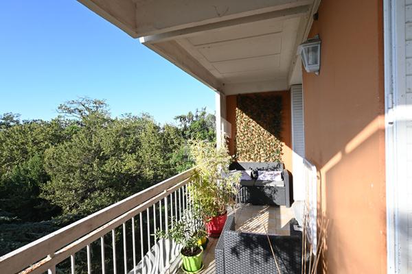 Appartement au dernier étage avec balcon plein sud