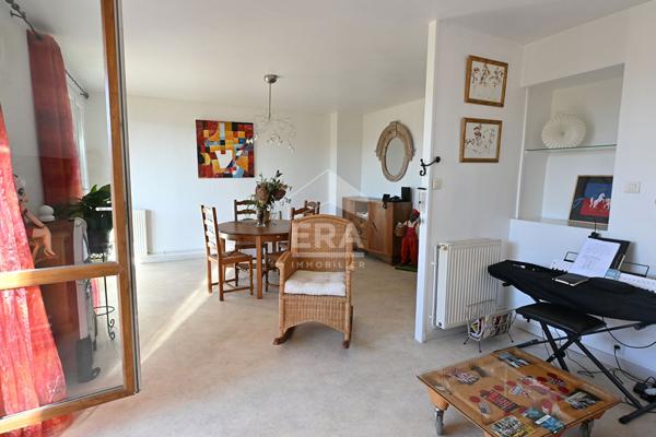 Appartement au dernier étage avec balcon plein sud