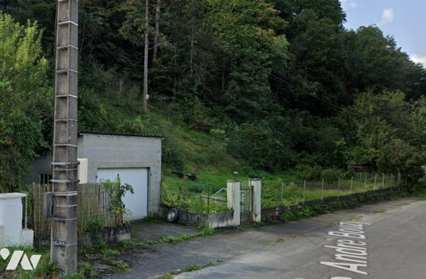 Un terrain situé à GIVET (08600), 9003 rue André Bouzy, de 683 m² sur lequel est édifié un garage