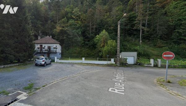 Un terrain situé à GIVET (08600), 9003 rue André Bouzy, de 683 m² sur lequel est édifié un garage