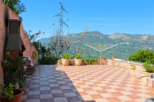 Saint-Martin-du-Var (06670) MAISON INDIVIDUELLE DE 141 M2 - PLEIN SUD - VUE DEGAGEE