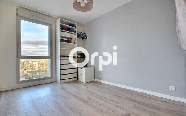 Appartement à vendre    3 pièces • 593 m2 Trappes