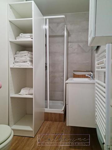 Ambiance "Maison" pour ce charmant duplex de 2 chambres avec parking extérieur sécurisé