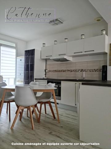 Ambiance "Maison" pour ce charmant duplex de 2 chambres avec parking extérieur sécurisé