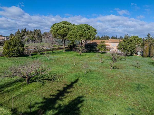 Spacieuse maison à vendre à Sarrians avec piscine et terrain de 5200 m²