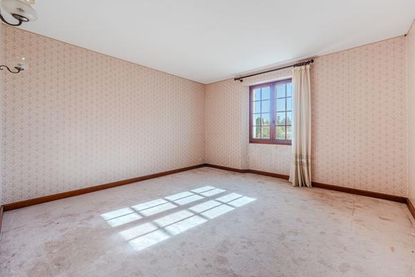 Spacieuse maison à vendre à Sarrians avec piscine et terrain de 5200 m²