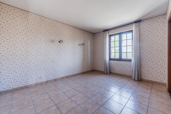 Spacieuse maison à vendre à Sarrians avec piscine et terrain de 5200 m²