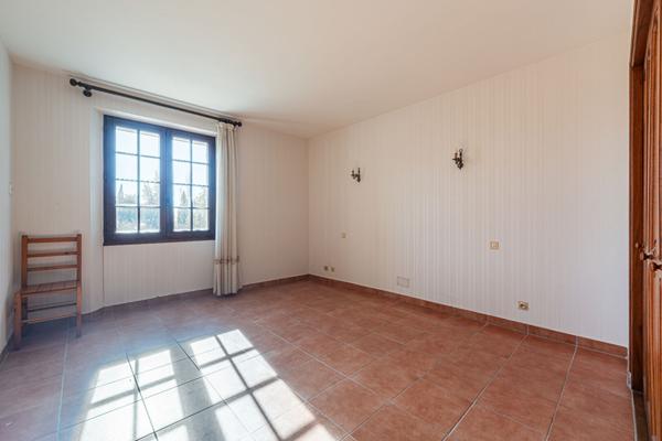 Spacieuse maison à vendre à Sarrians avec piscine et terrain de 5200 m²