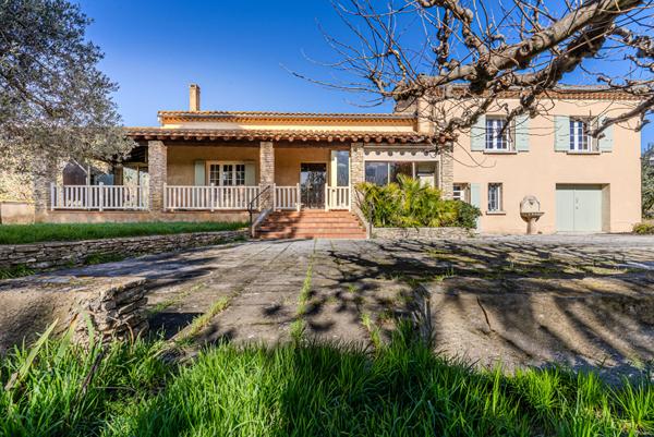 Spacieuse maison à vendre à Sarrians avec piscine et terrain de 5200 m²