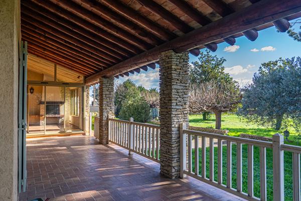 Spacieuse maison à vendre à Sarrians avec piscine et terrain de 5200 m²