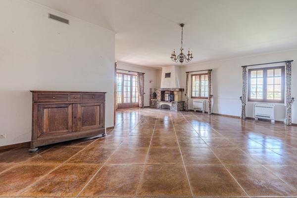 Spacieuse maison à vendre à Sarrians avec piscine et terrain de 5200 m²