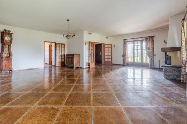 Spacieuse maison à vendre à Sarrians avec piscine et terrain de 5200 m²