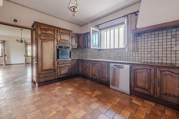 Spacieuse maison à vendre à Sarrians avec piscine et terrain de 5200 m²