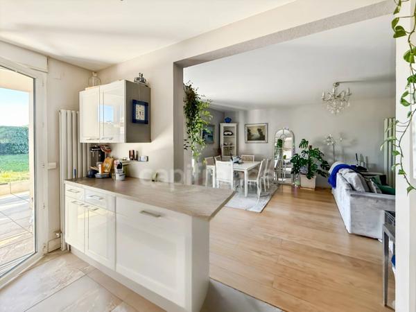 Appartement à vendre 3 pièces DIVONNE LES BAINS (01) - 91m2 - jardin (350m2), cave (10m2), garage (21m2)