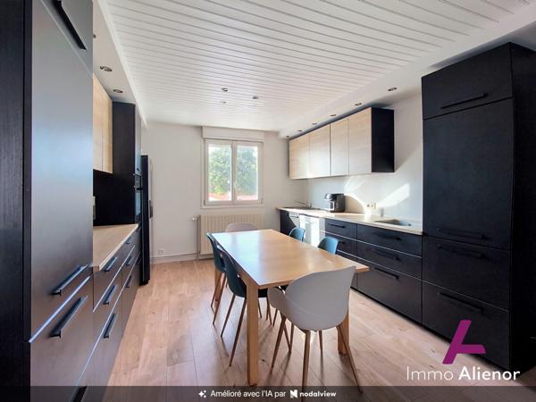 Maison surélevée de 135 m² (6 pièces)