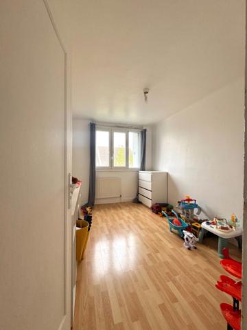 À Vendre – Appartement F5 avec une cave à MANTES LA VILLE (78)