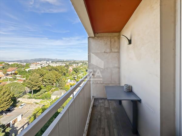 Appartement T3 rénové avec stationnement et extérieur