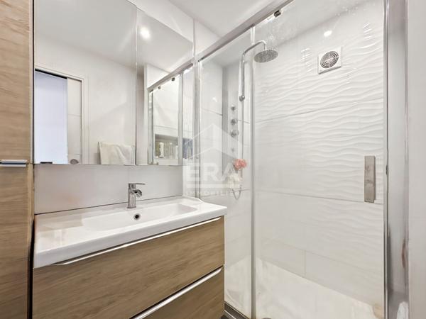 Appartement T3 rénové avec stationnement et extérieur