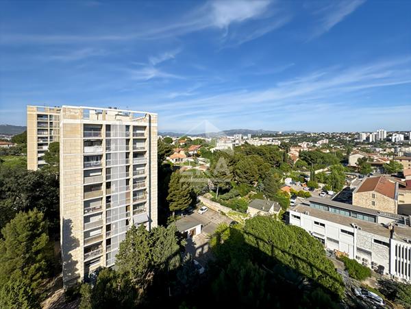 Appartement T3 rénové avec stationnement et extérieur