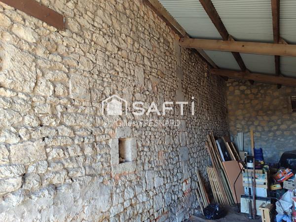 Magnifique charentaise avec gros potentiel, fenêtres PVC double vitrage