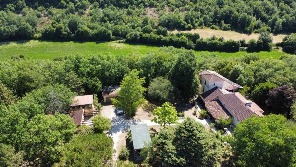 46800 Montcuq -Propriété de caractère 420 m², 11 chambres, piscine et espace bien-être sur 2,5 ha