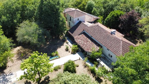 46800 Montcuq -Propriété de caractère 420 m², 11 chambres, piscine et espace bien-être sur 2,5 ha