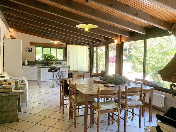 46800 Montcuq -Propriété de caractère 420 m², 11 chambres, piscine et espace bien-être sur 2,5 ha