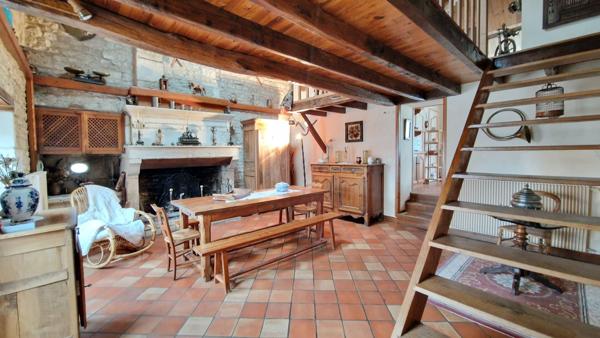 Maison en pierre Cherveux 5 pièces 126 m²
