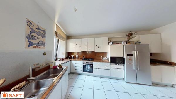 Maison familiale en pierres au cœur de Saint-Macaire