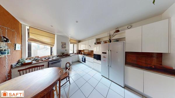 Maison familiale en pierres au cœur de Saint-Macaire