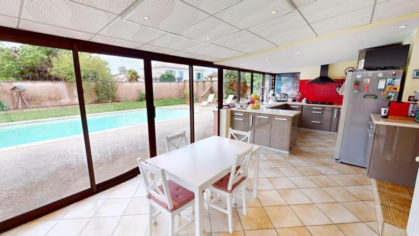 Centre Genas Grande maison avec un fort potentiel