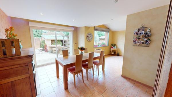 Centre Genas Grande maison avec un fort potentiel