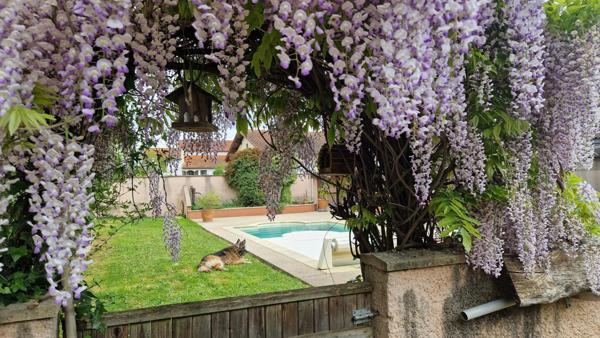 Centre Genas Grande maison avec un fort potentiel