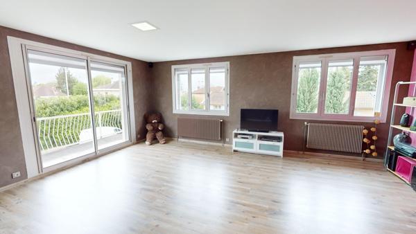 Centre Genas Grande maison avec un fort potentiel