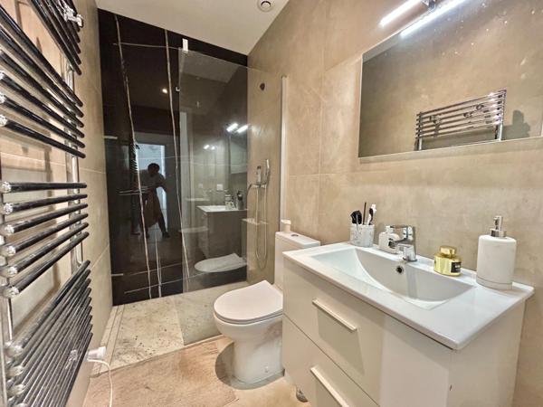 T3 73M2 RÉNOVÉ - PLEIN SUD - MAISON BOURGEOISE - LE MUY