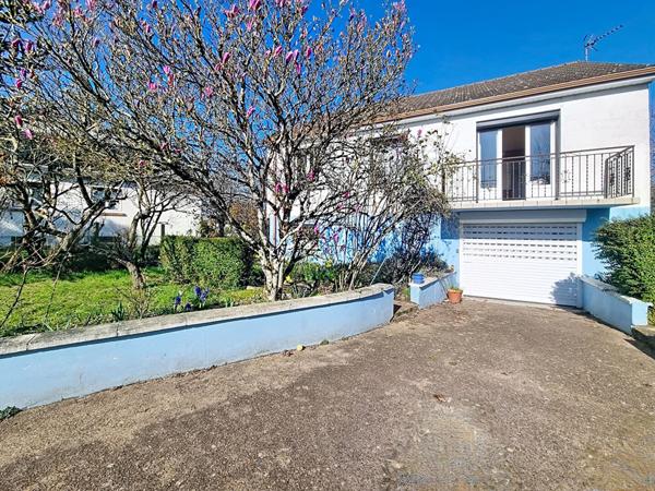 MAISON A RENOVER - NOTRE DAME D'OE - 106 M² - 5 PIECES - 2 CHAMBRES - JARDIN ET GARAGE