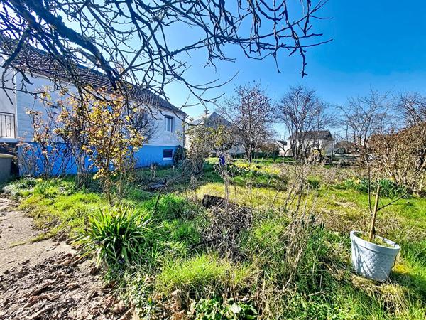 MAISON A RENOVER - NOTRE DAME D'OE - 106 M² - 5 PIECES - 2 CHAMBRES - JARDIN ET GARAGE