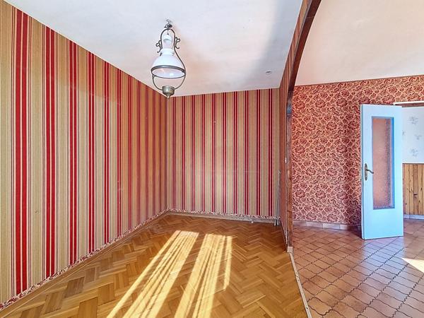 MAISON A RENOVER - NOTRE DAME D'OE - 106 M² - 5 PIECES - 2 CHAMBRES - JARDIN ET GARAGE