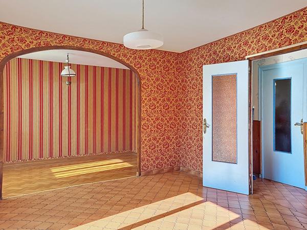 MAISON A RENOVER - NOTRE DAME D'OE - 106 M² - 5 PIECES - 2 CHAMBRES - JARDIN ET GARAGE