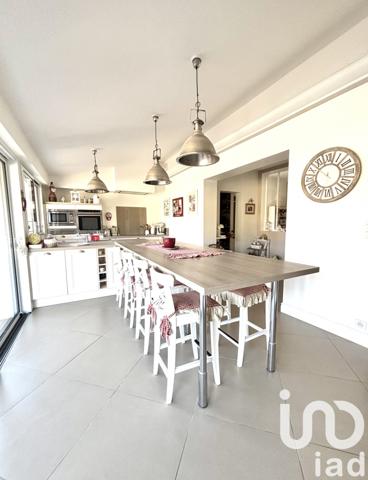 Maison à vendre 5 pièces 212 m² Saint-Médard-en-Jalles