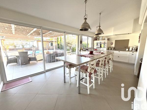 Maison à vendre 5 pièces 212 m² Saint-Médard-en-Jalles