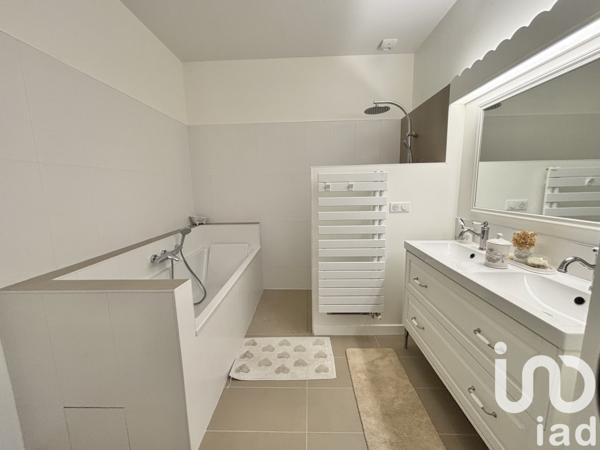 Maison à vendre 5 pièces 212 m² Saint-Médard-en-Jalles