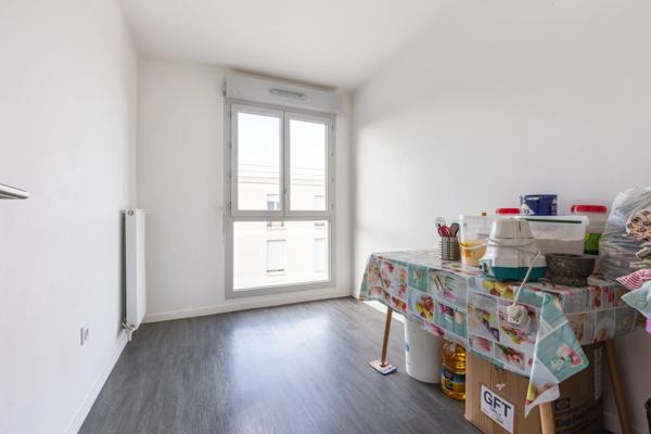 Appartement à vendre SEVRAN- T2 avec balcon et place de parking