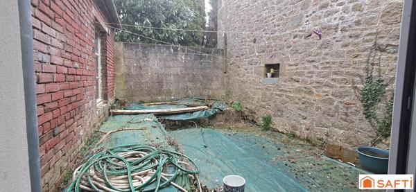 maison de ville à rénover avec cour fermée