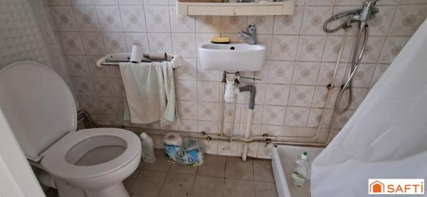 maison de ville à rénover avec cour fermée